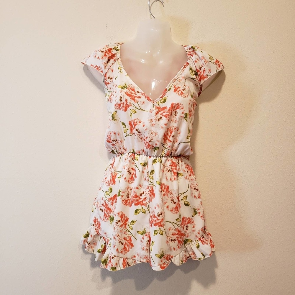 Urban Outfitters All-over Floral Print V-Neck Cap Sleeves Romper Shorts Size XS